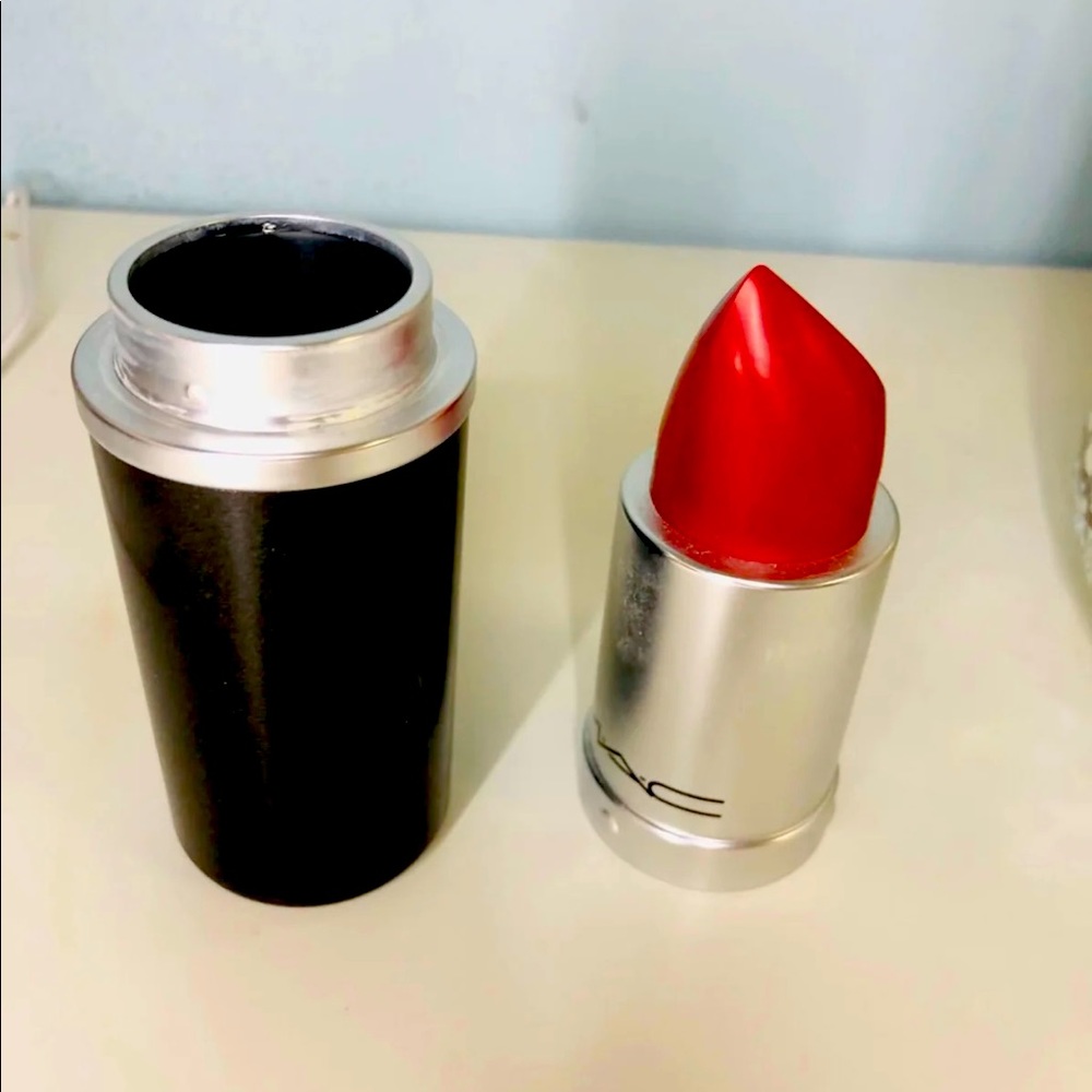 MAC GIANT Lipstick Brush Holder